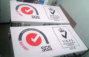 ป้ายรับรองคุณภาพ ISO 9001 บริษัท SARAYA โดย เอ.ที. ดีไซน์ ป้ายชลบุรี